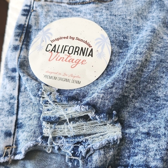 CALIFORNIA VINTAGE DISTRESSED DENIM SHORTS SIZE 3 NEW WITH TAGS - Picture 4 of 13